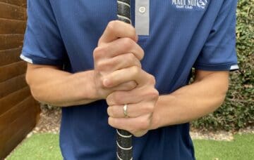 What is The Reverse Overlap Putting Grip & Should You Use It?