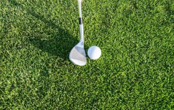 When You Should Chip on The Green (and When to Avoid It)